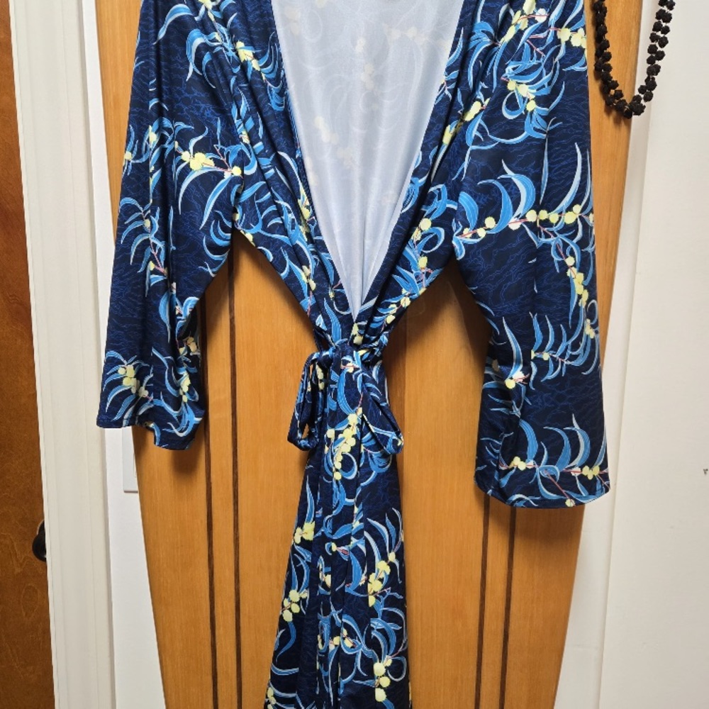David Shepard Hawai’i Aloha Robe - Picture 4 of 8